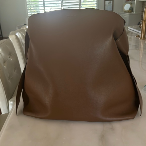 ACNE Brand. Large, brown leather tote with detail siding - Picture 1 of 2